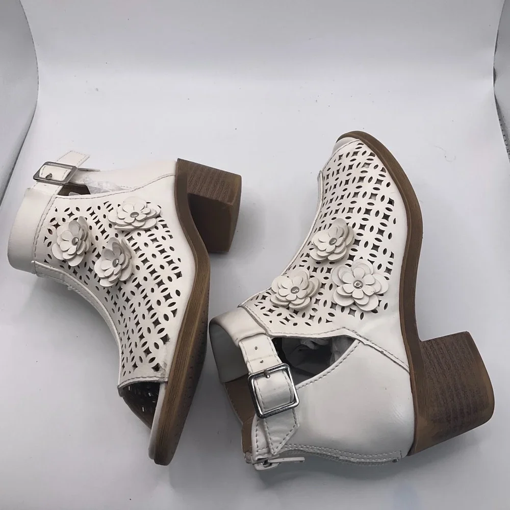Jellypop Kids  Cream Ankle‎ Boots Cutouts Ankle Buckle  size 1 Easter Peep Toe
